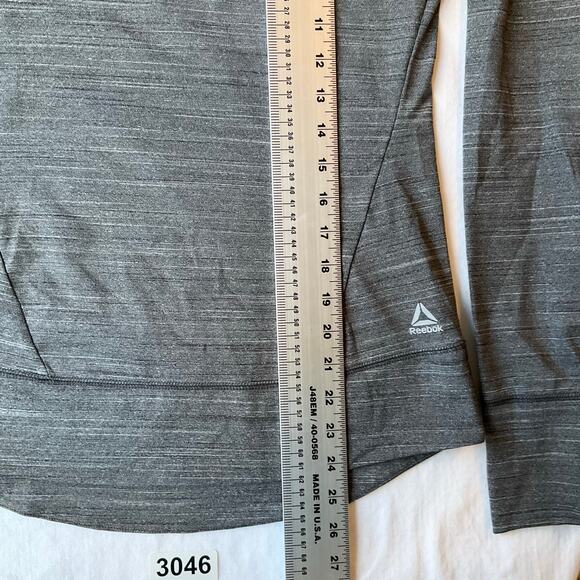 Reebok Women’s Long Sleeve Turtleneck Half Zip Sweatshirt size S, Gray,Thumbhole - Picture 3 of 9